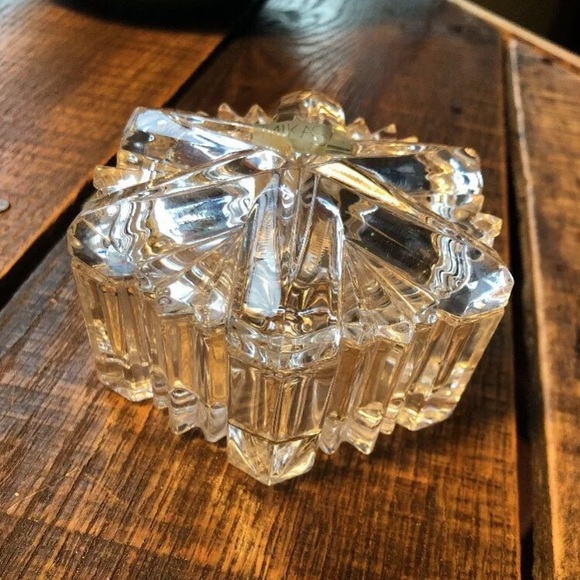 Mikasa ❄️ Crystal Snowflake trinket box - Picture 1 of 8